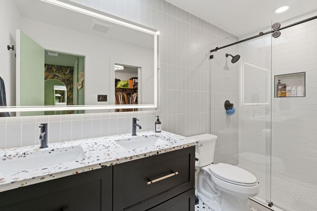 1106 Mission RDG B, Austin, TX 78704