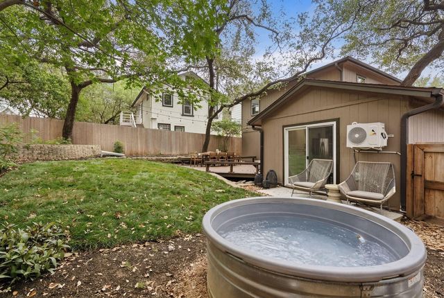 1106 Mission RDG B, Austin, TX 78704