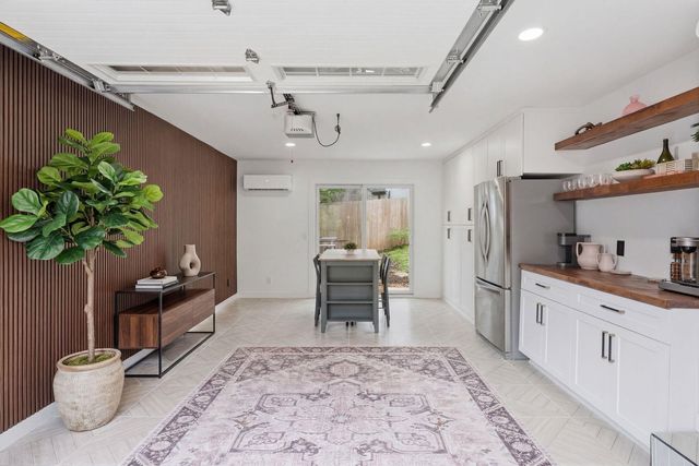 1106 Mission RDG B, Austin, TX 78704