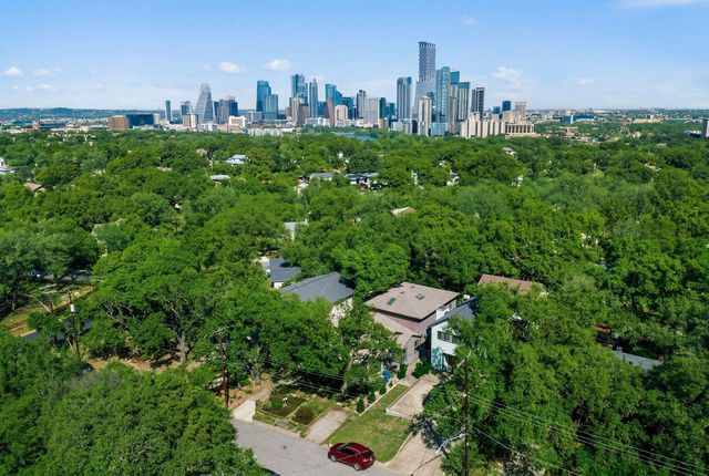 1106 Mission RDG B, Austin, TX 78704