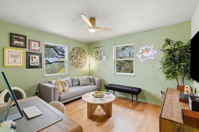 1106 Mission RDG B, Austin, TX 78704