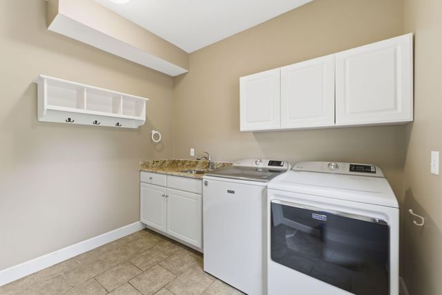 4190 N Castle Oaks Boulevard, Strafford, MO 65757