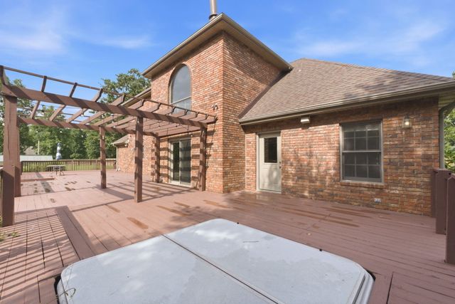 4190 N Castle Oaks Boulevard, Strafford, MO 65757