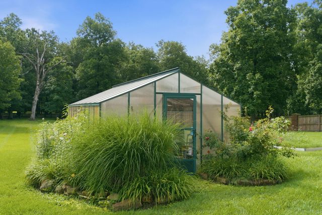 4190 N Castle Oaks Boulevard, Strafford, MO 65757