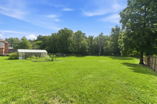 4190 N Castle Oaks Boulevard, Strafford, MO 65757