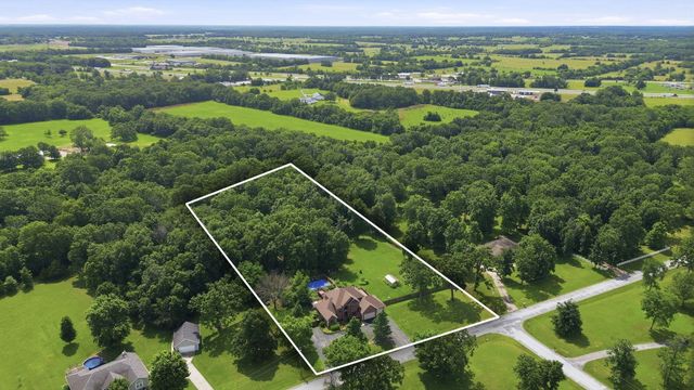 4190 N Castle Oaks Boulevard, Strafford, MO 65757