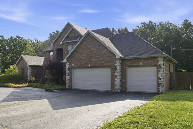 4190 N Castle Oaks Boulevard, Strafford, MO 65757