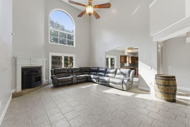 4190 N Castle Oaks Boulevard, Strafford, MO 65757