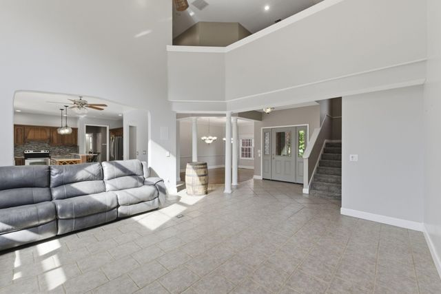 4190 N Castle Oaks Boulevard, Strafford, MO 65757
