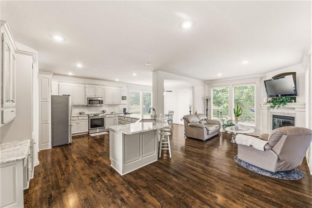 249 NE Misty Meadow Drive, Lee's Summit, MO 64064