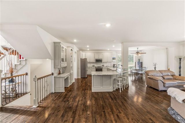 249 NE Misty Meadow Drive, Lee's Summit, MO 64064