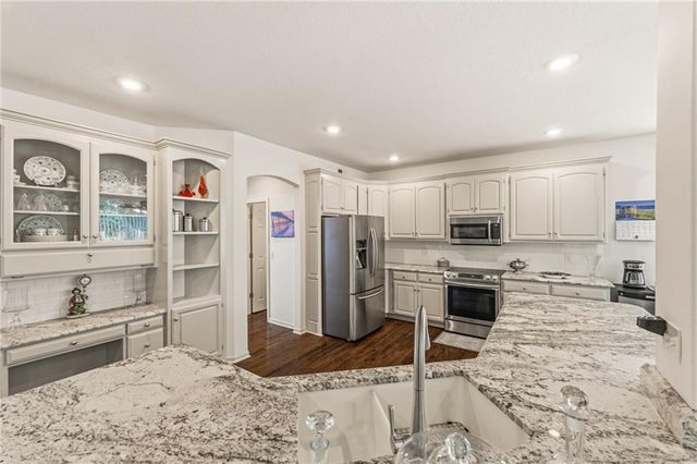 249 NE Misty Meadow Drive, Lee's Summit, MO 64064