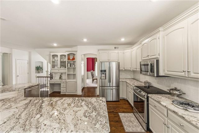 249 NE Misty Meadow Drive, Lee's Summit, MO 64064