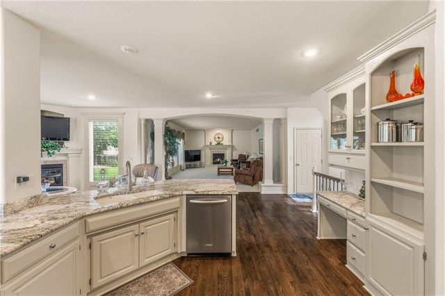 249 NE Misty Meadow Drive, Lee's Summit, MO 64064