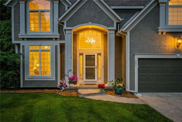 249 NE Misty Meadow Drive, Lee's Summit, MO 64064