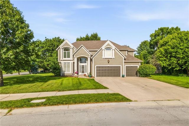 249 NE Misty Meadow Drive, Lee's Summit, MO 64064