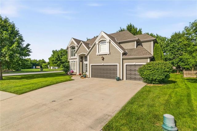 249 NE Misty Meadow Drive, Lee's Summit, MO 64064
