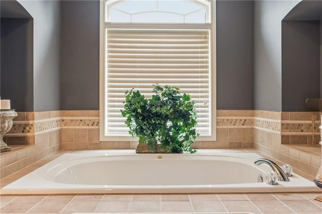 249 NE Misty Meadow Drive, Lee's Summit, MO 64064