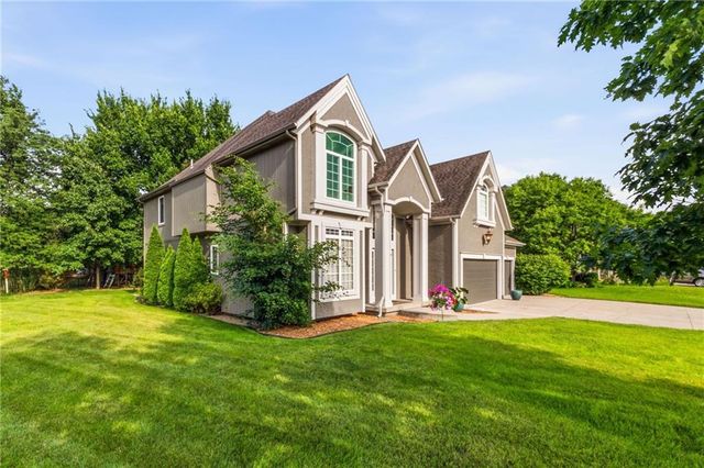 249 NE Misty Meadow Drive, Lee's Summit, MO 64064