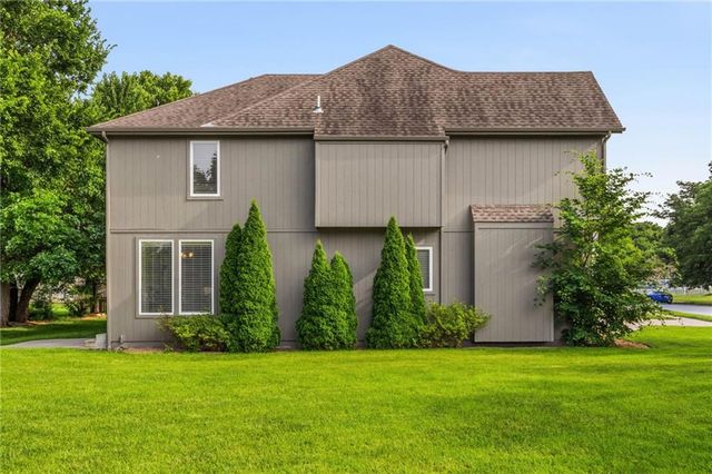 249 NE Misty Meadow Drive, Lee's Summit, MO 64064