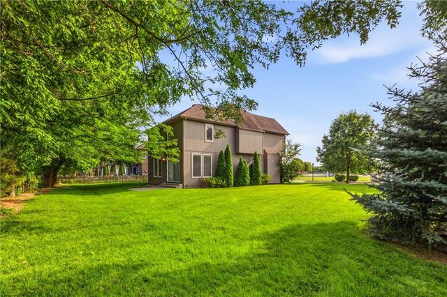 249 NE Misty Meadow Drive, Lee's Summit, MO 64064