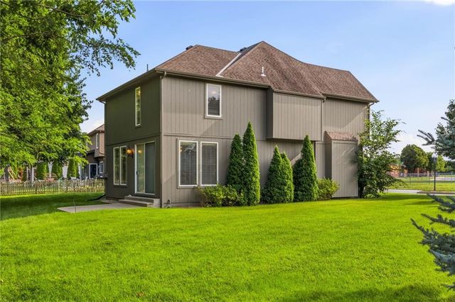 249 NE Misty Meadow Drive, Lee's Summit, MO 64064
