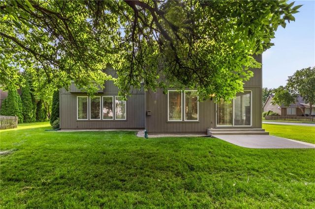 249 NE Misty Meadow Drive, Lee's Summit, MO 64064