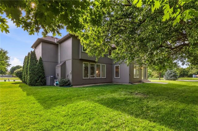 249 NE Misty Meadow Drive, Lee's Summit, MO 64064