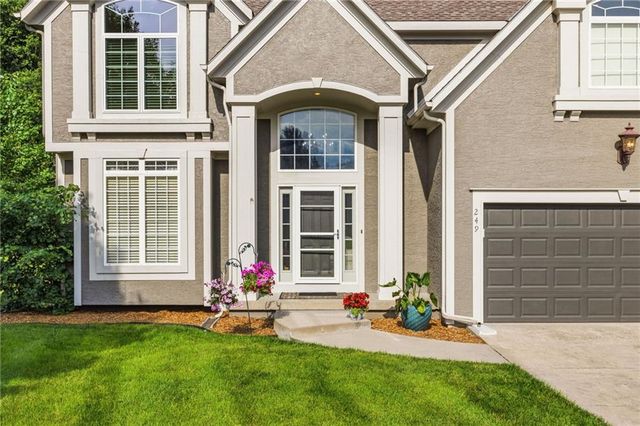 249 NE Misty Meadow Drive, Lee's Summit, MO 64064