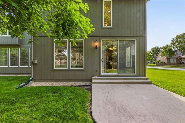 249 NE Misty Meadow Drive, Lee's Summit, MO 64064