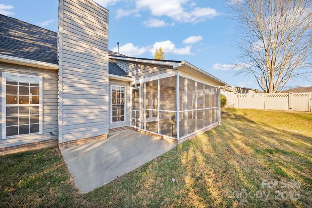 291 Farm Valley Road, Fletcher, NC 28732