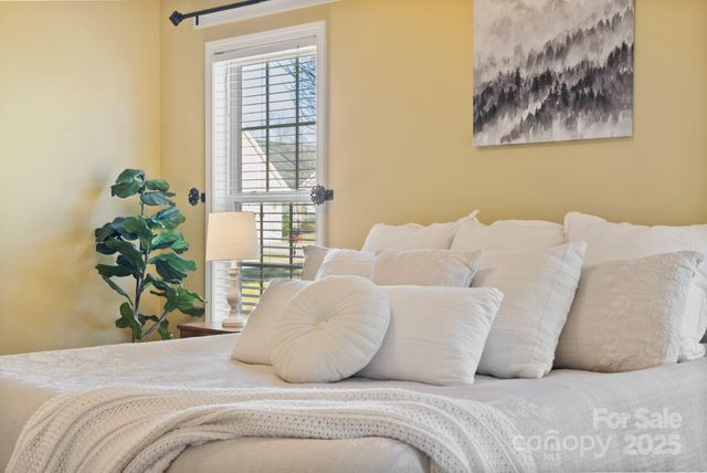 291 Farm Valley Road, Fletcher, NC 28732