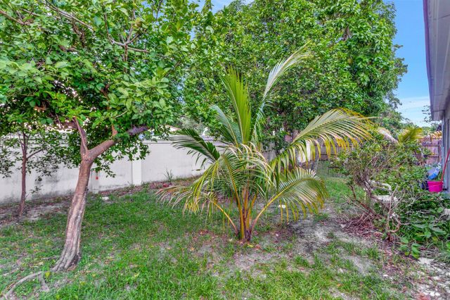 8001 NW 3rd Place, Margate, FL 33063