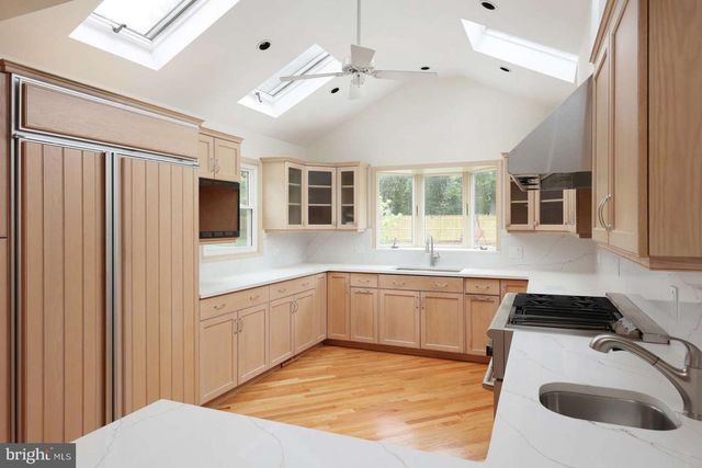 24 RIVERVIEW DR, Ewing, NJ 08628