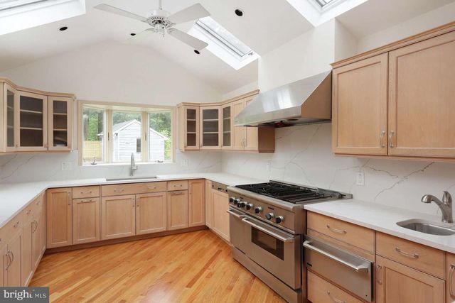 24 RIVERVIEW DR, Ewing, NJ 08628