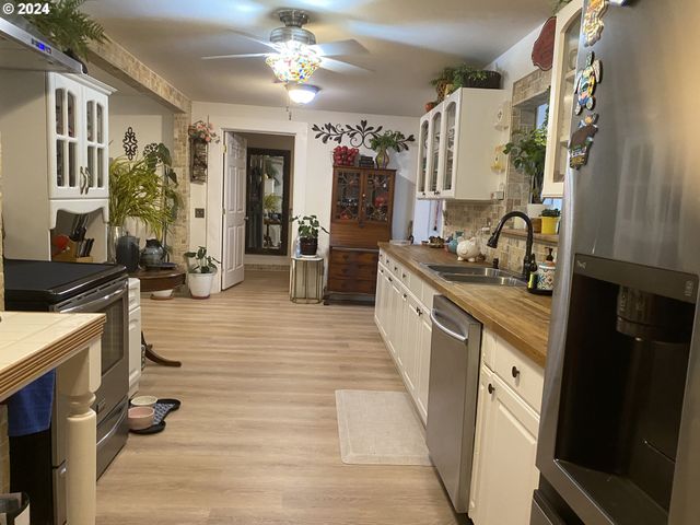 792 CLONE Ave, Yoncalla, OR 97499