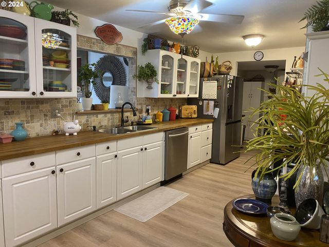 792 CLONE Ave, Yoncalla, OR 97499