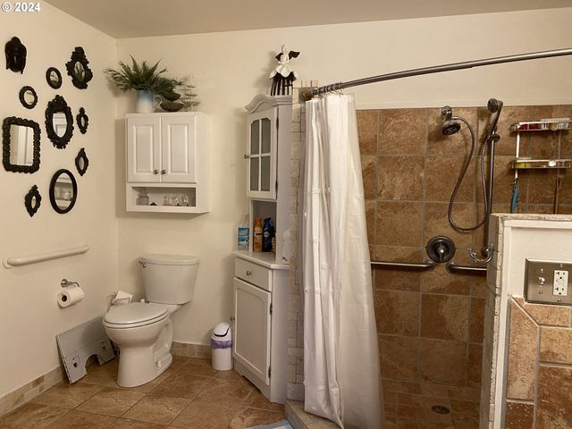 792 CLONE Ave, Yoncalla, OR 97499