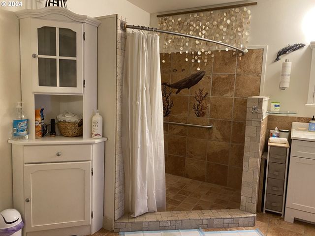 792 CLONE Ave, Yoncalla, OR 97499