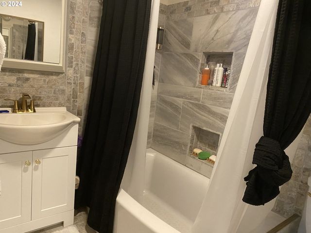 792 CLONE Ave, Yoncalla, OR 97499