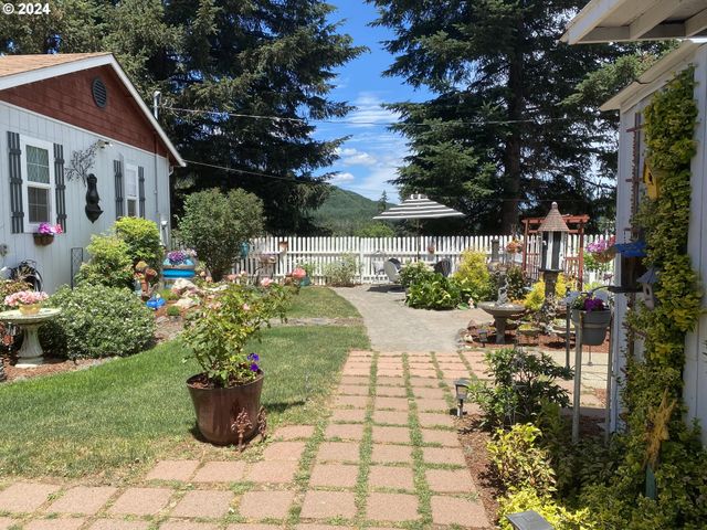 792 CLONE Ave, Yoncalla, OR 97499