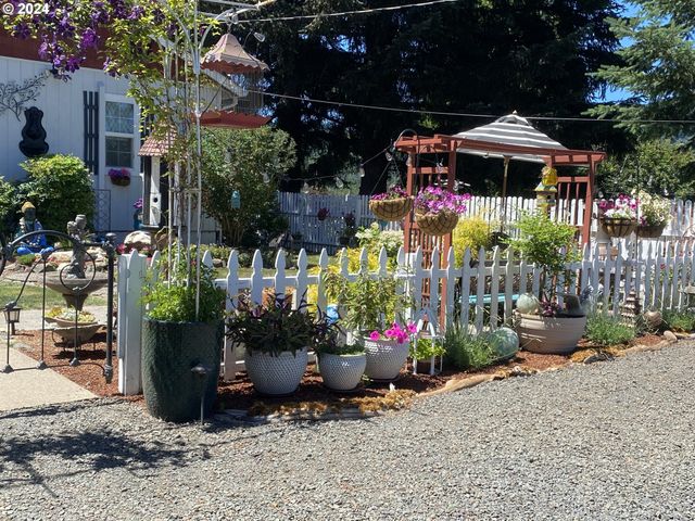 792 CLONE Ave, Yoncalla, OR 97499