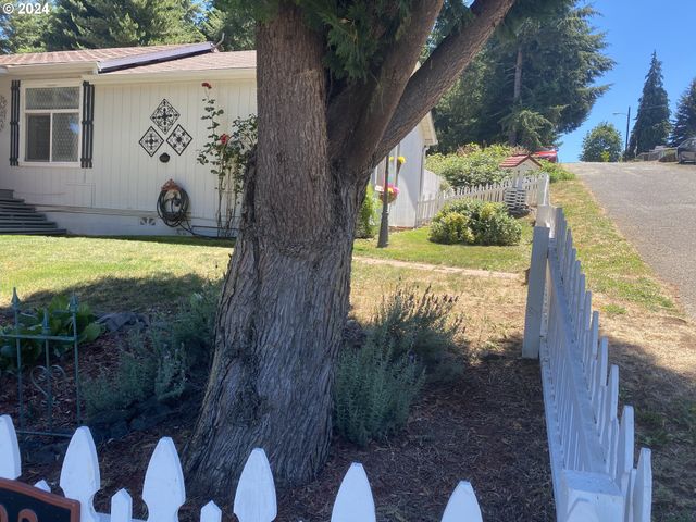 792 CLONE Ave, Yoncalla, OR 97499
