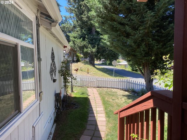 792 CLONE Ave, Yoncalla, OR 97499