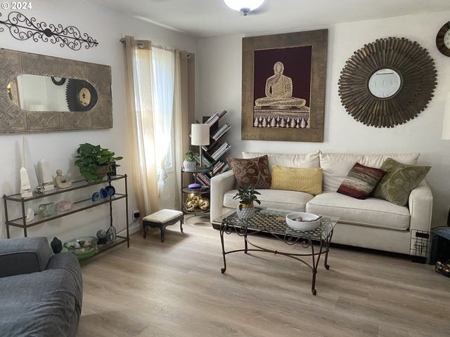 792 CLONE Ave, Yoncalla, OR 97499