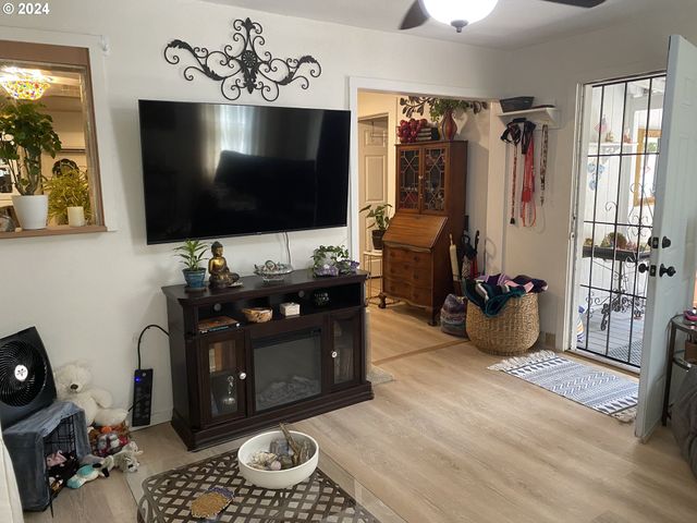 792 CLONE Ave, Yoncalla, OR 97499