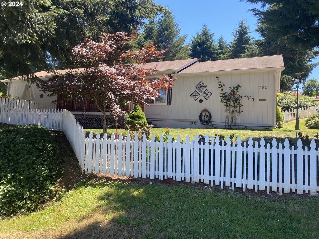 792 CLONE Ave, Yoncalla, OR 97499
