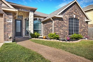 414 Long Pointe Dr, Portland, TX 78374