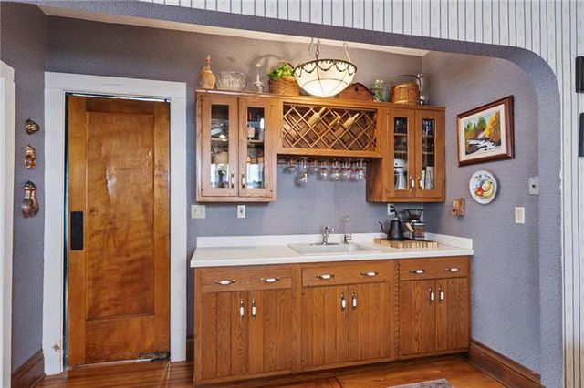 2208 Massachusetts Street, Lawrence, KS 66046