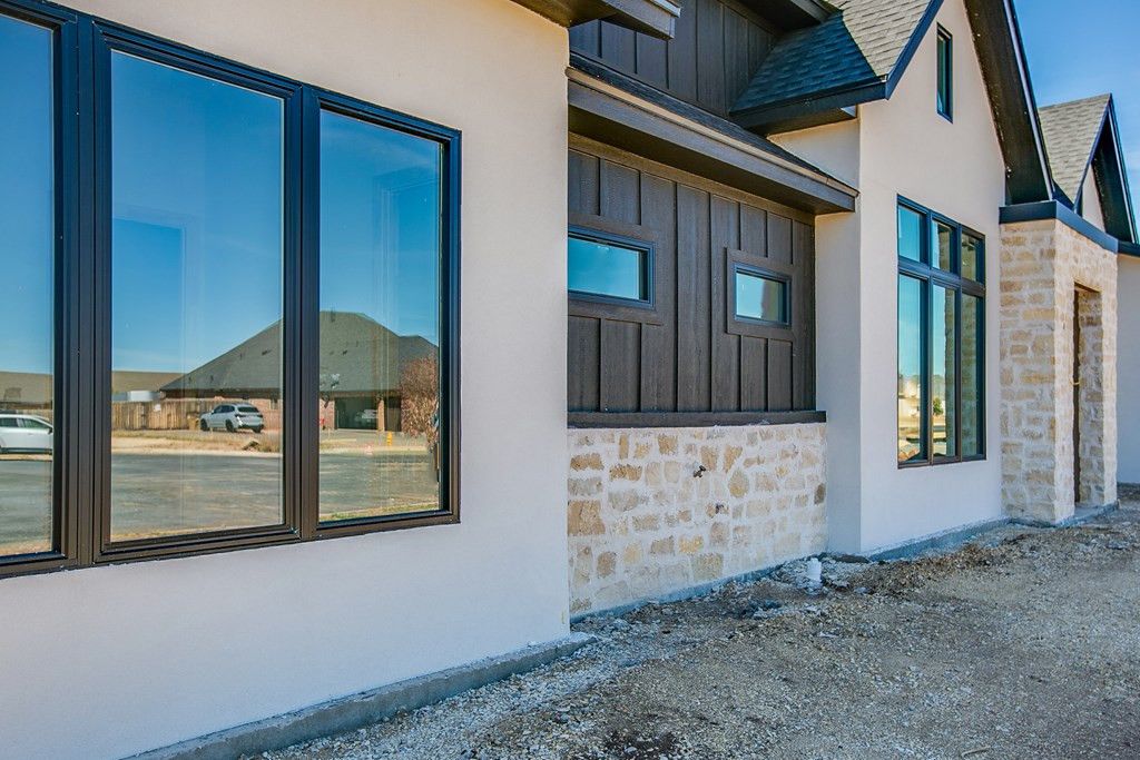 Image 3 of property listing at 1825 Castle Pines, San Angelo, TX 76903